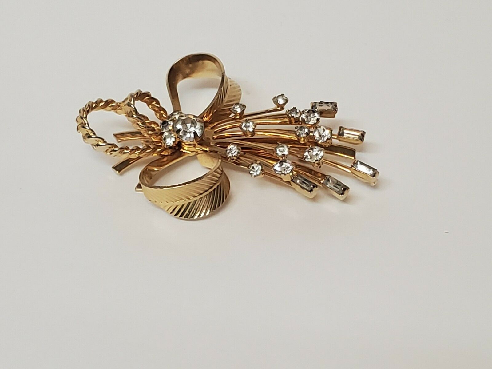 VINTAGE SARAH COVENTRY JEWELED BOW BROOCH PIN ANTIQUE COLLECTIBLE ...